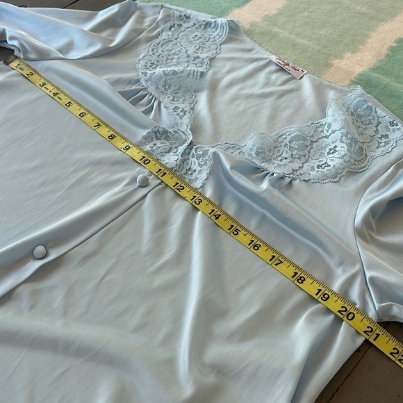 Vintage Vanity Fair Pleated Lace Detail Long Sleeve Button‎ Down Pajama Top - Picture 9 of 10